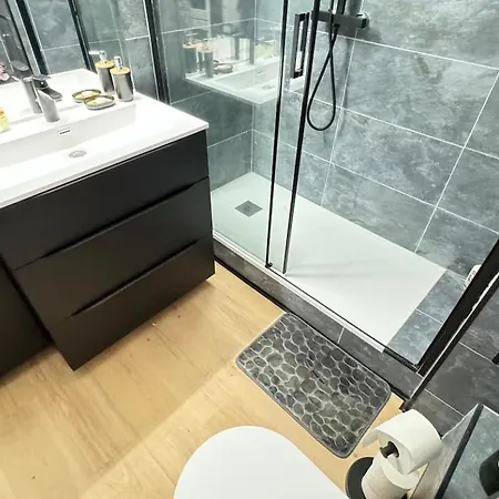 Juan-les-pins Clim-plage 200m -piscine *